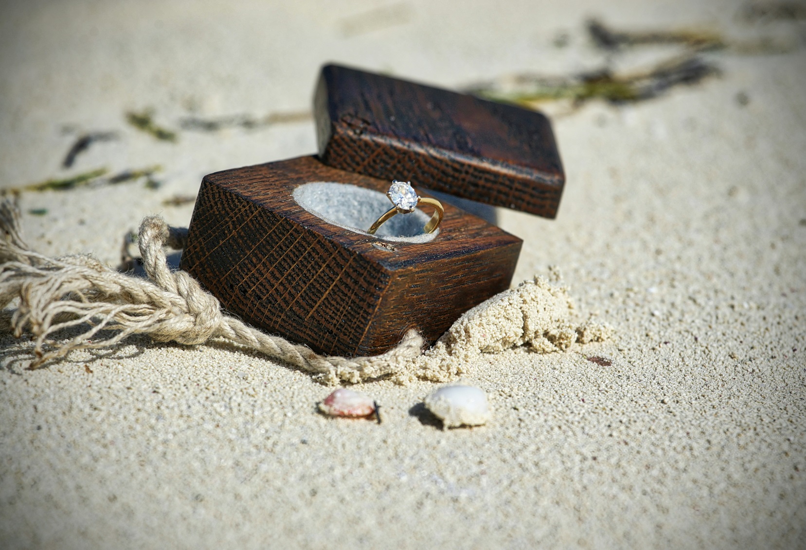 Top Trending Themes for Engagement Ceremony Invitations in 2024